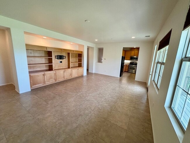 Building Photo - Great Spanish Walk Condo
