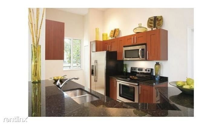 Foto principal - 8111 NW 53rd St