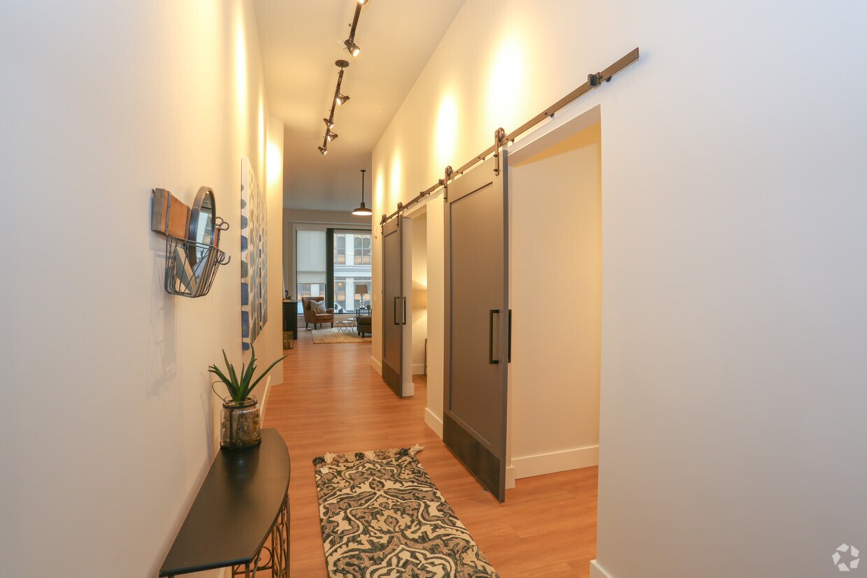 Plankinton Clover Apartments Milwaukee, WI