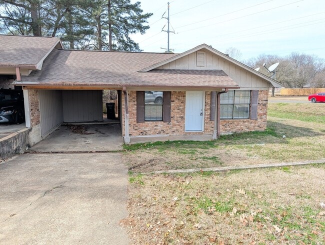 Building Photo - 6221-6223 Sandlin - B&amp;B