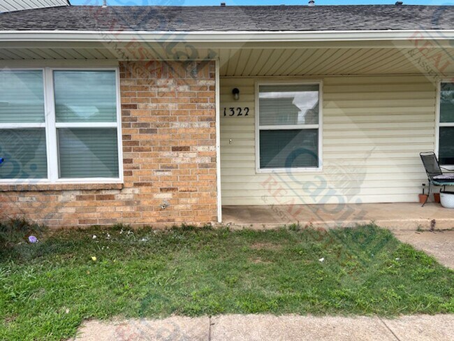 Foto del edificio - 1322 Glen Oaks Ct