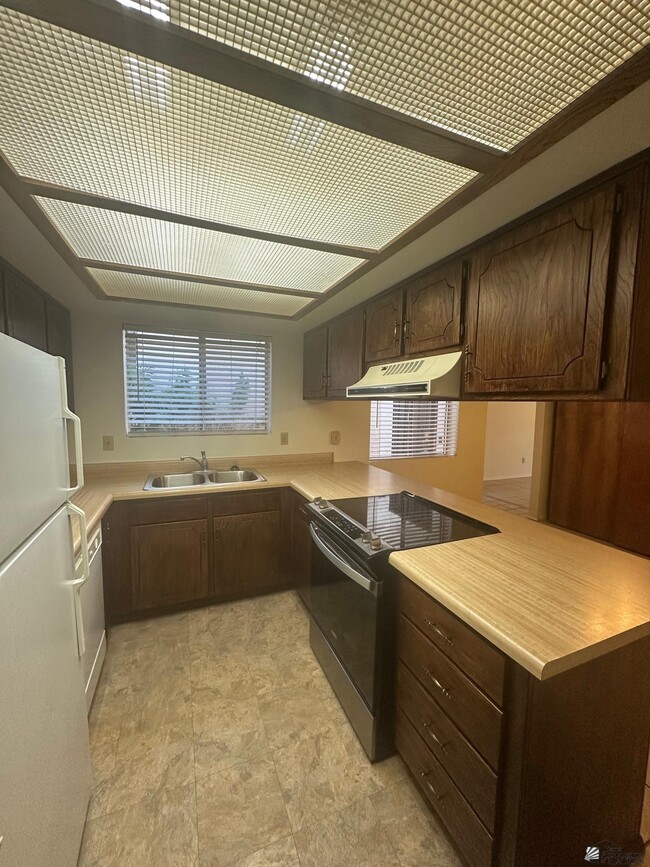 Building Photo - 1577 W Las Lomas St