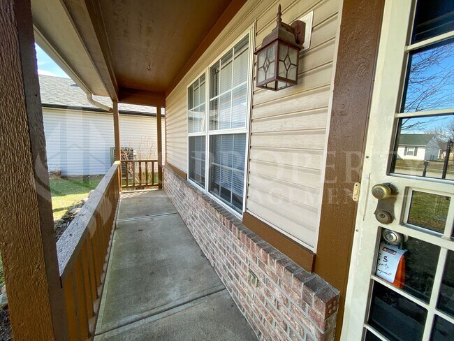 Building Photo - Newly Renovated 3 Bedroom 2 Bathroom Ranch...