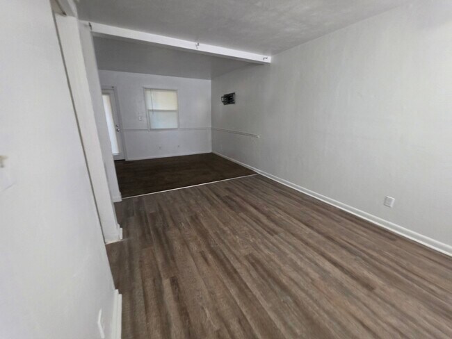 Building Photo - 1241 Underwood Ave