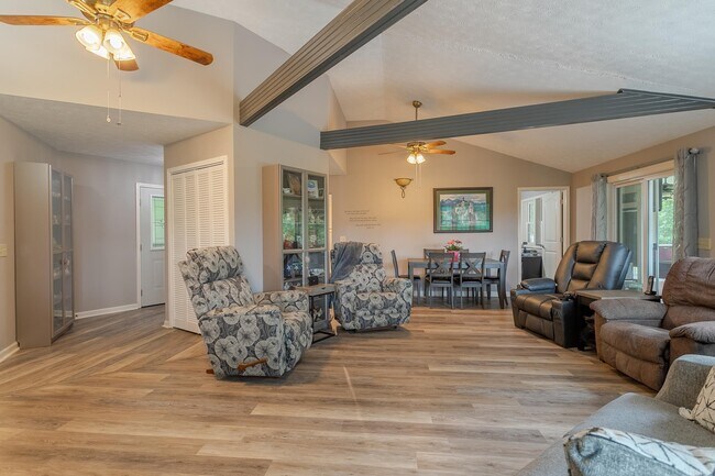 Foto del edificio - 11125 Copperline Rd