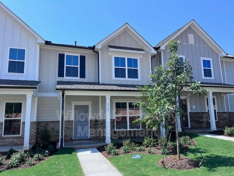 Primary Photo - 212 Abbots Ml Dr