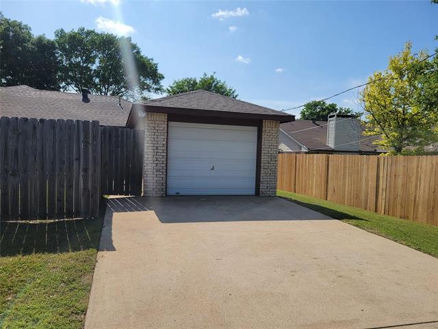 Building Photo - 1724 Jenkins Ln