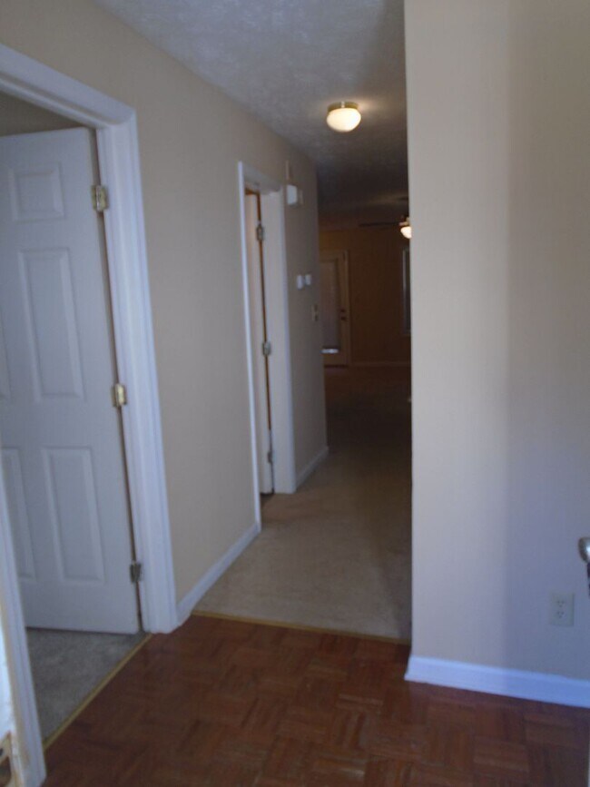 Building Photo - 2Bed / 2 Bath Condo.  Freshly painted, available NOW!!!