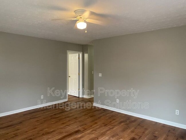 Building Photo - 1050 B St