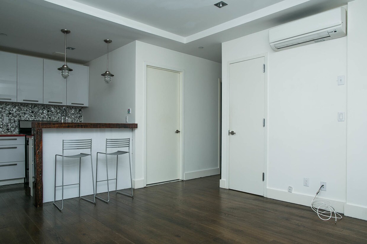 Foto principal - 49 Montrose Ave