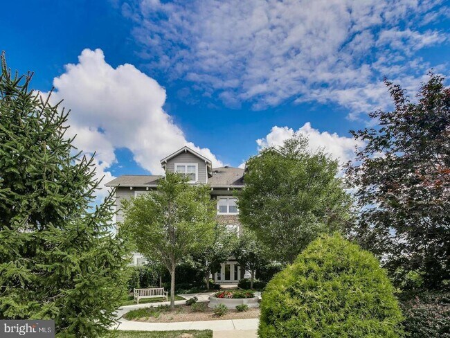 Foto del edificio - 12828 Clarksburg Square Rd