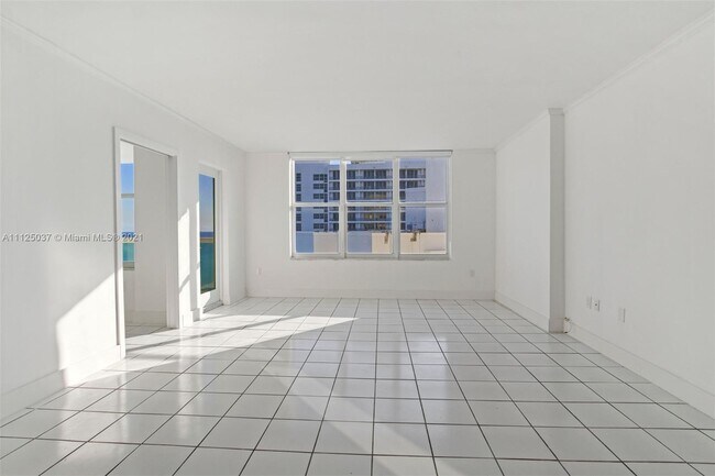Building Photo - 5001 Collins Ave