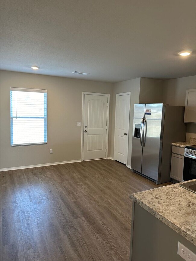 Foto del edificio - *Preleasing* BRAND NEW Four Bedroom | Two ...