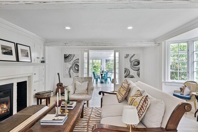 Foto del edificio - 467 Laurel Rd