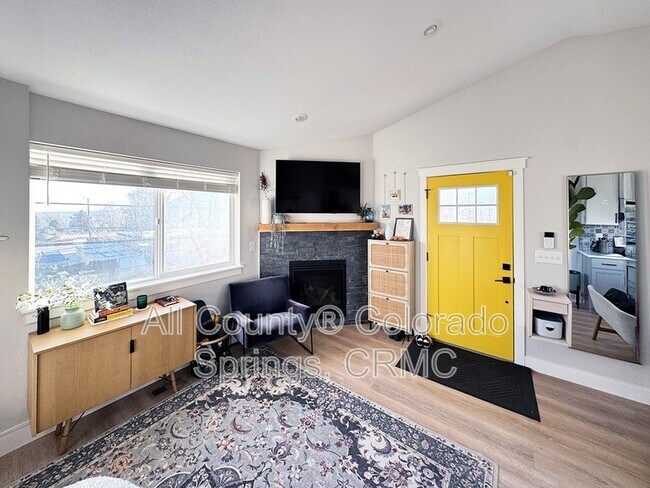 Foto del edificio - 824 S Logan Ave