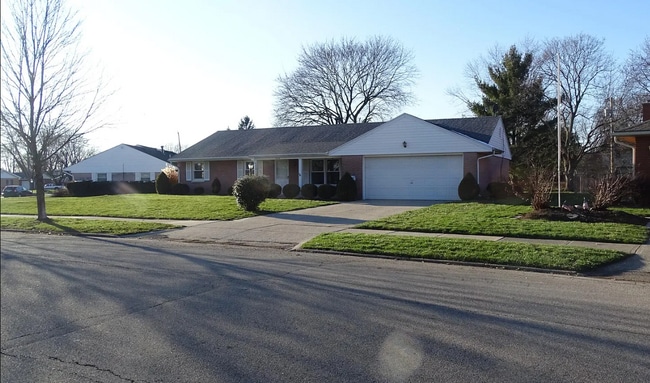 Building Photo - 1240 Crestview Dr