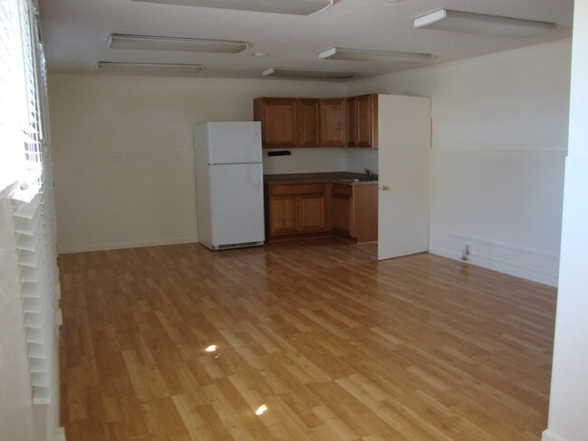 Building Photo - Studio apartment in North Salinas