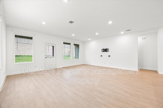 Building Photo - 4044 Rock Ml Dm