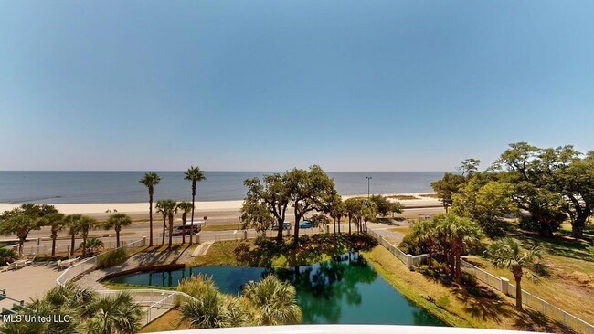 Foto del edificio - 2228 Beach Dr