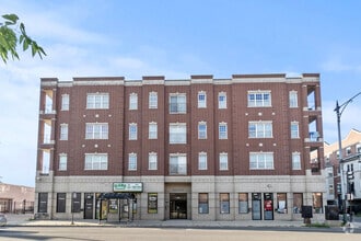 Building Photo - 3000 W Lawrence Ave