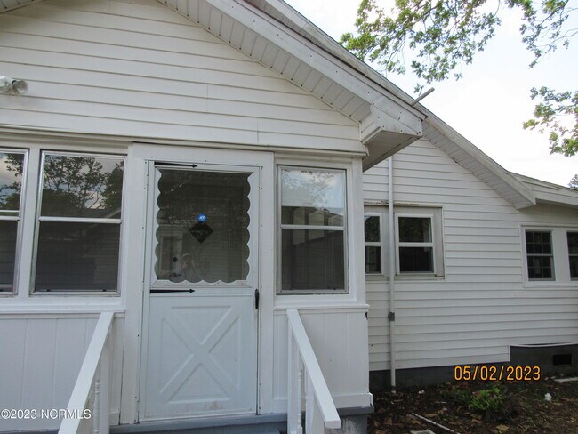 Building Photo - 122 Longview Rd