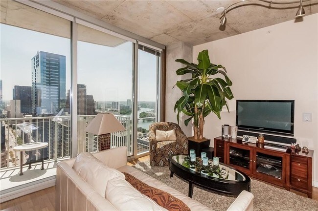 Building Photo - 360 Nueces St