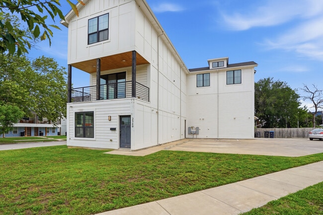 Photo - 3221 Forest Park Boulevard - 1 Apartment