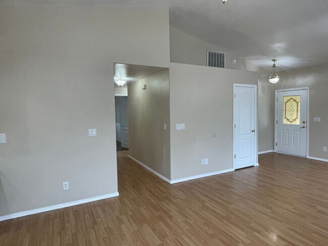 Foto del edificio - Beautiful 3 Bedroom 2 Bath Home in Eagle Point-Newly Upgraded
