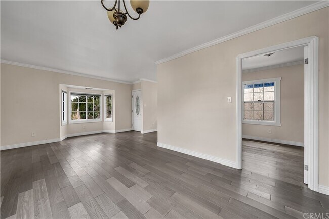 Living Room - 3131 S Kerckhoff Ave