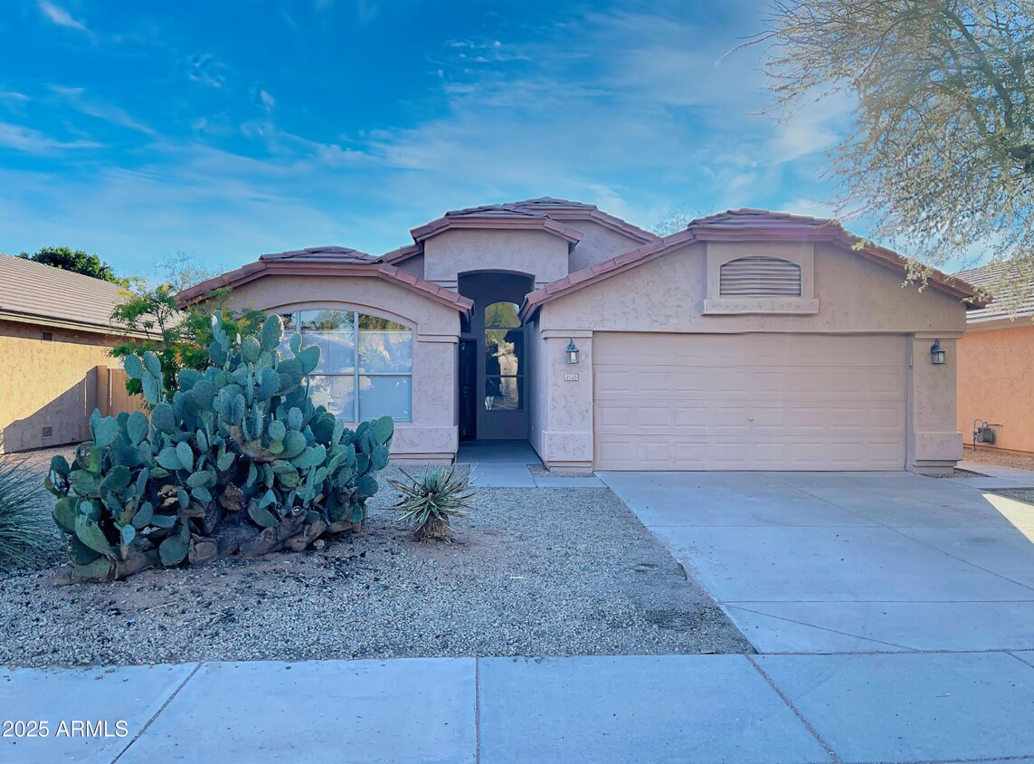 Foto principal - 4505 E Lone Cactus Dr