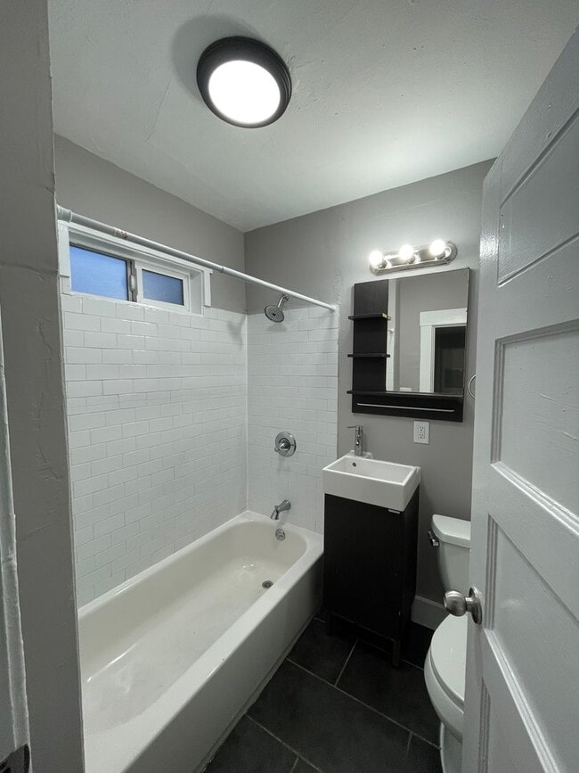 Building Photo - 854 36th St