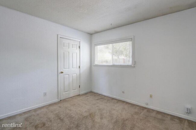 Building Photo - 2 br, 1 bath House - 2530 Santa Cruz Way