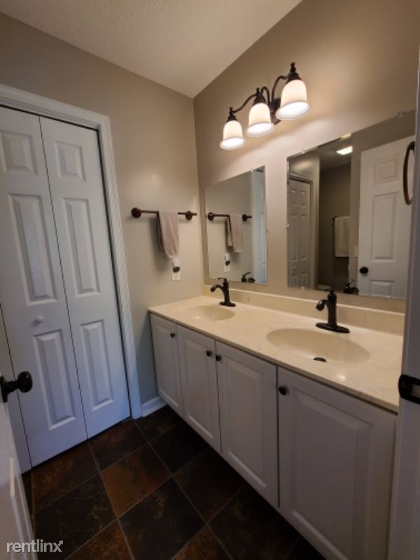 Foto del edificio - 4 br, 2.5 bath House - 1111 King Edwards Way