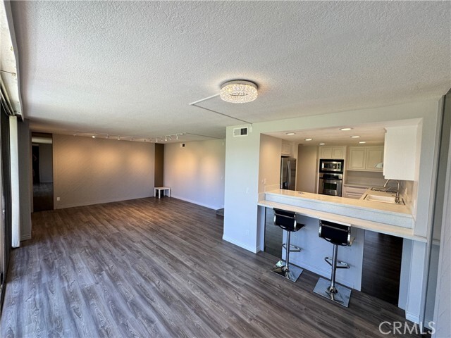 Building Photo - 5555 Canyon Crest Dr