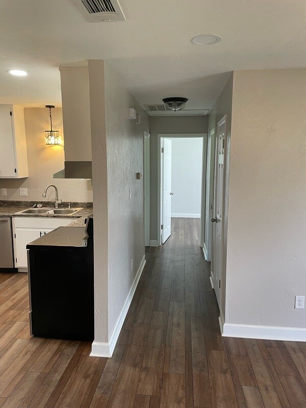 Building Photo - 2071 Little River Ln