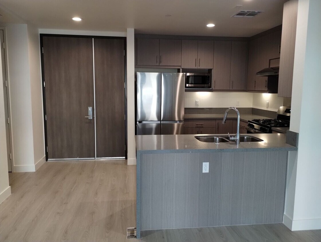 Foto principal - Monterey Bay Square (#409)