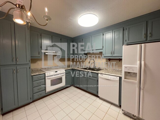 Building Photo - Charming 3 Bedroom Home in North Macon