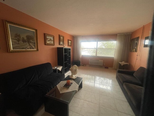 Foto del edificio - 4299 NW 16th St