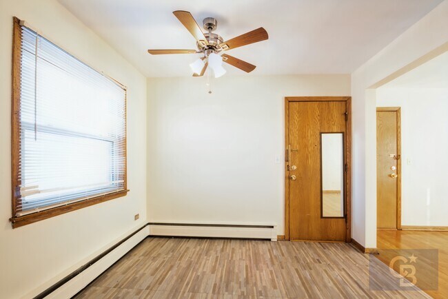 Foto del edificio - 3942 N California Ave