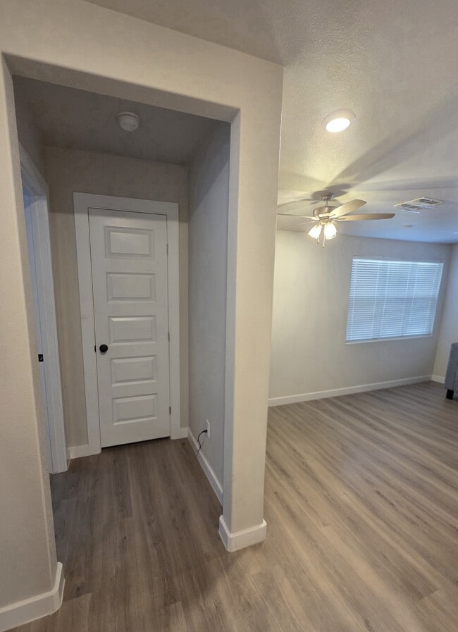 Building Photo - 322 Graze St