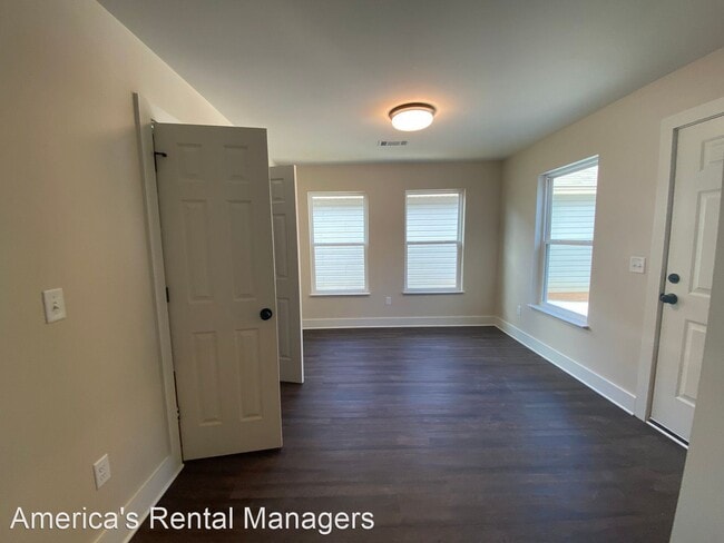 Building Photo - 3 br, 2 bath House - 6232 Burbank Crossing...