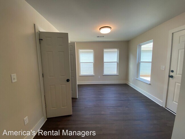 Foto del edificio - 3 br, 2 bath House - 6232 Burbank Crossing...