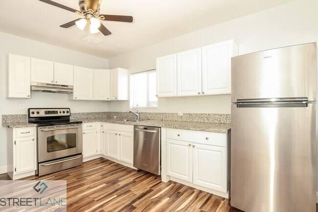 Building Photo - Charming 3 Bedroom in Phoenix!
