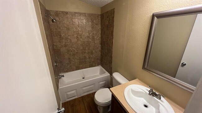 Foto del edificio - 124 Shawn Ln