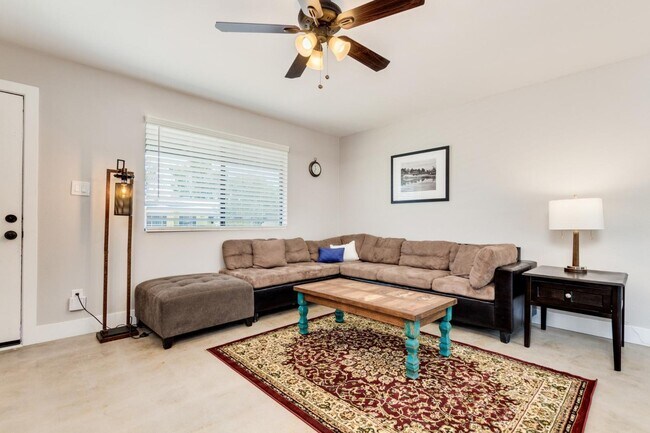 Foto del edificio - 16 W Geneva Dr