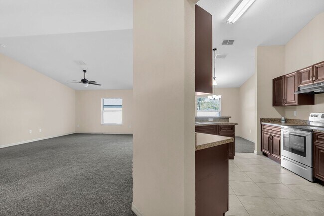 Foto del edificio - Large 4 Bedroom Rental!