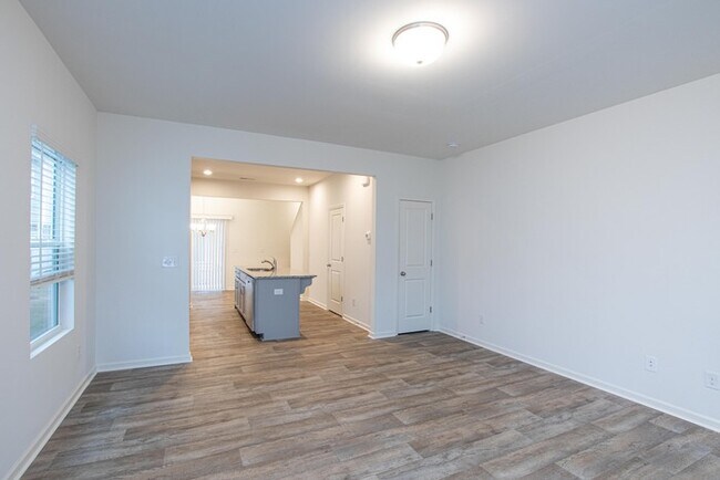 Foto del edificio - BEAUTIFUL 2 Bedroom Townhome in MIDLAND - AVAILABLE NOW