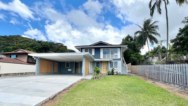 Foto del edificio - BEAUTIFULLY REMODELED 1 BEDROOM 1 BATH UNIT IN KANEOHE!
