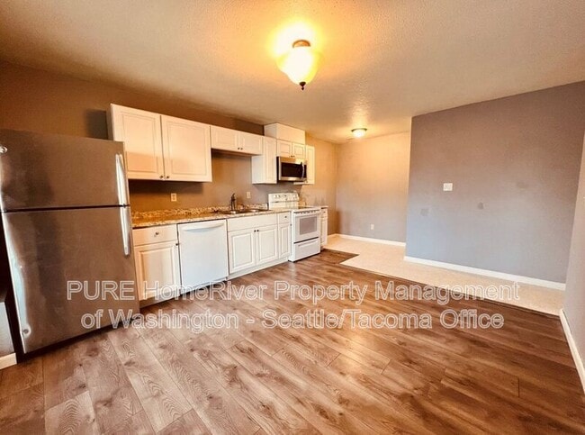 Building Photo - 4215 N Vassault St