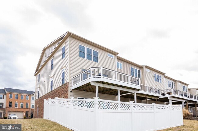 Building Photo - 26045 Huntwick Glen Square